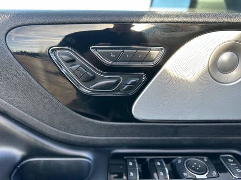 Used 2021 Lincoln Aviator Reserve w/ Equipment Group 210A AWD/4WD image 18