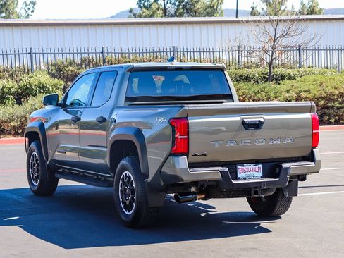 Certified 2024 Toyota Tacoma TRD Off-Road AWD/4WD image 5