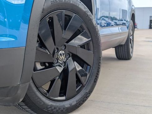 Used 2024 Volkswagen Atlas Cross Sport SE FWD image 2