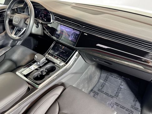 Used 2025 Audi Q8 Prestige image 28