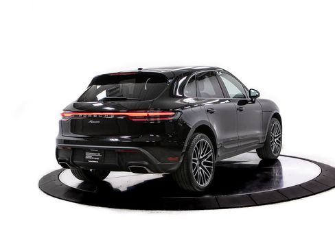 Certified 2024 Porsche Macan AWD/4WD image 7