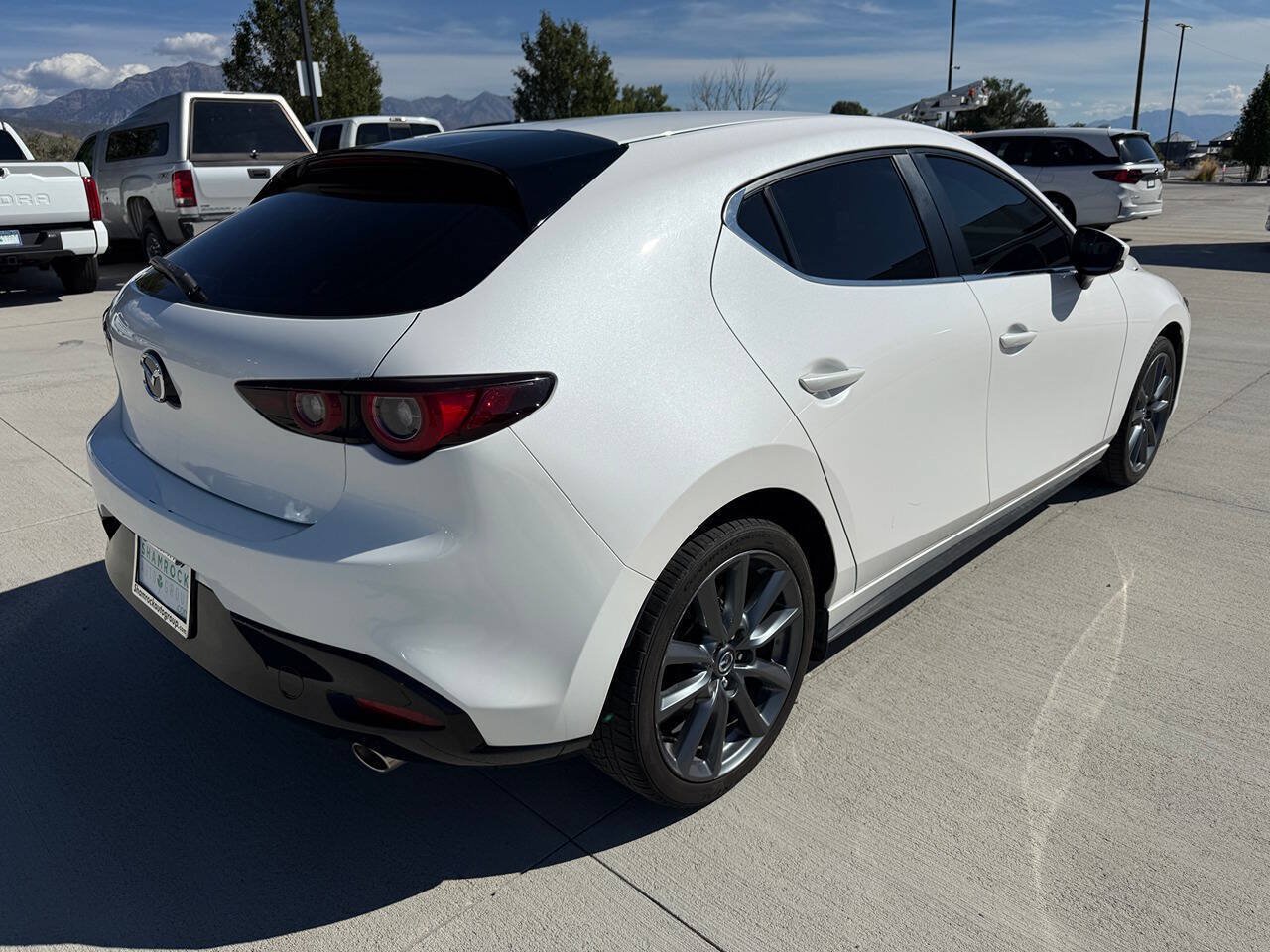 Used 2022 MAZDA MAZDA3 s FWD image 3