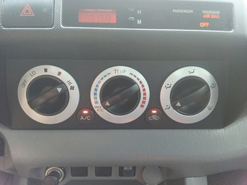 Used 2011 Toyota Tacoma 4x4 Regular Cab image 25