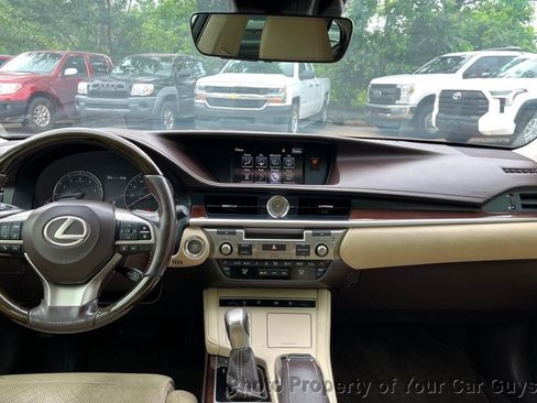 Used 2016 Lexus ES 350 w/ Ultra Luxury Package FWD image 19