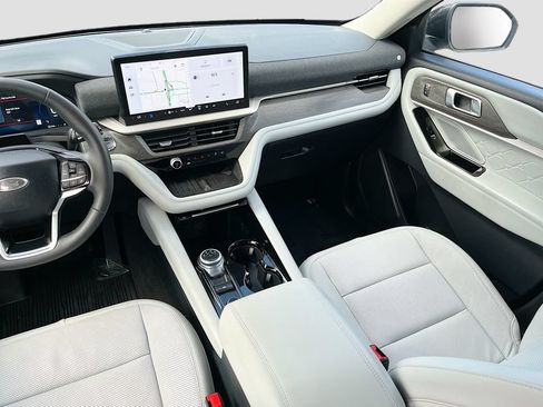 Used 2025 Ford Explorer Platinum w/ Ultimate Package AWD/4WD image 25