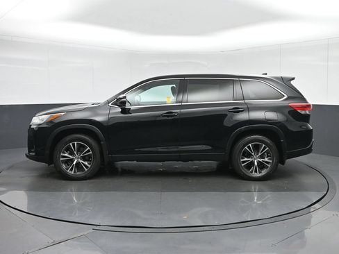 Used 2019 Toyota Highlander Plus AWD/4WD image 4