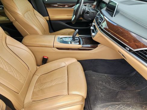 Used 2022 BMW 740i w/ Premium Package RWD image 15