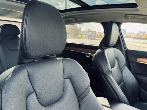 Used 2022 Volvo S90 B6 Momentum image 21