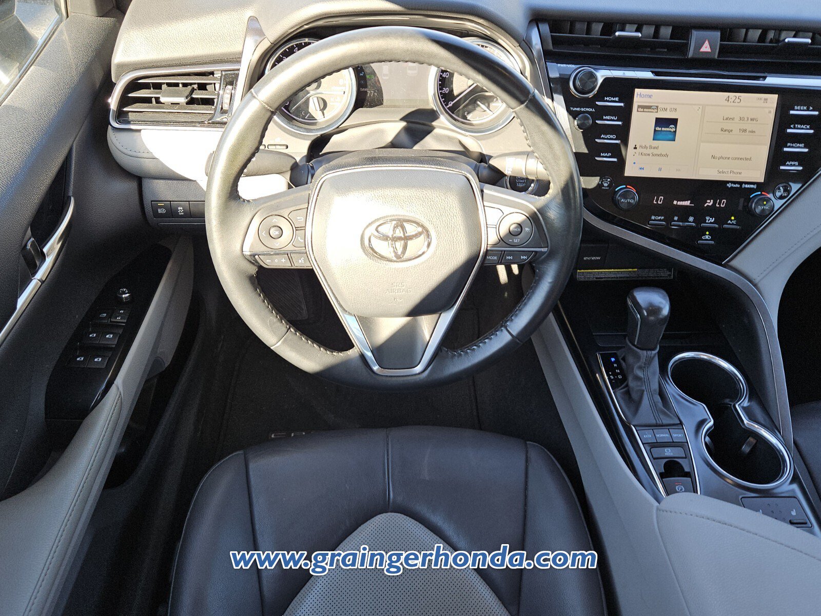 Used 2020 Toyota Camry XLE FWD image 12