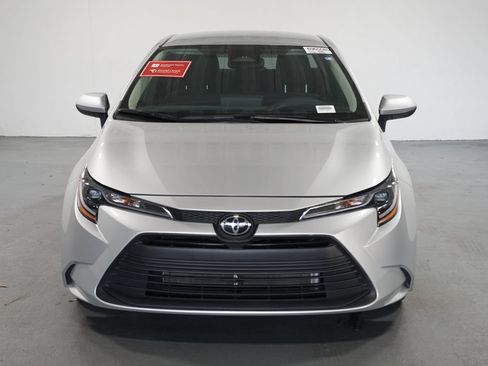 Used 2026 Toyota Corolla LE FWD image 2