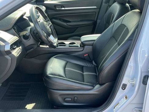 Used 2024 Nissan Altima 2.5 SR FWD image 13