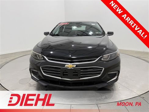 Used 2018 Chevrolet Malibu LT image 2