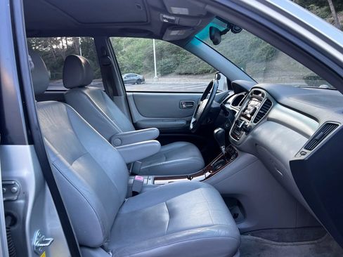 Used 2005 Toyota Highlander 2WD V6 w/ 3rd Row image 19