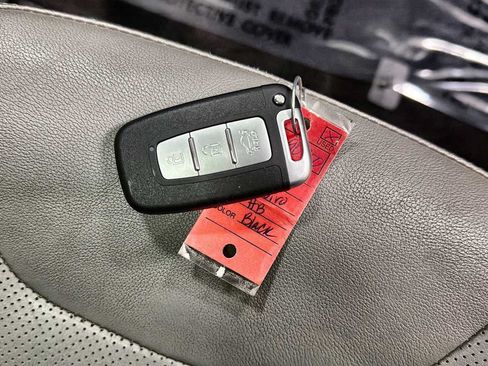 Used 2017 Kia Niro Touring FWD image 32