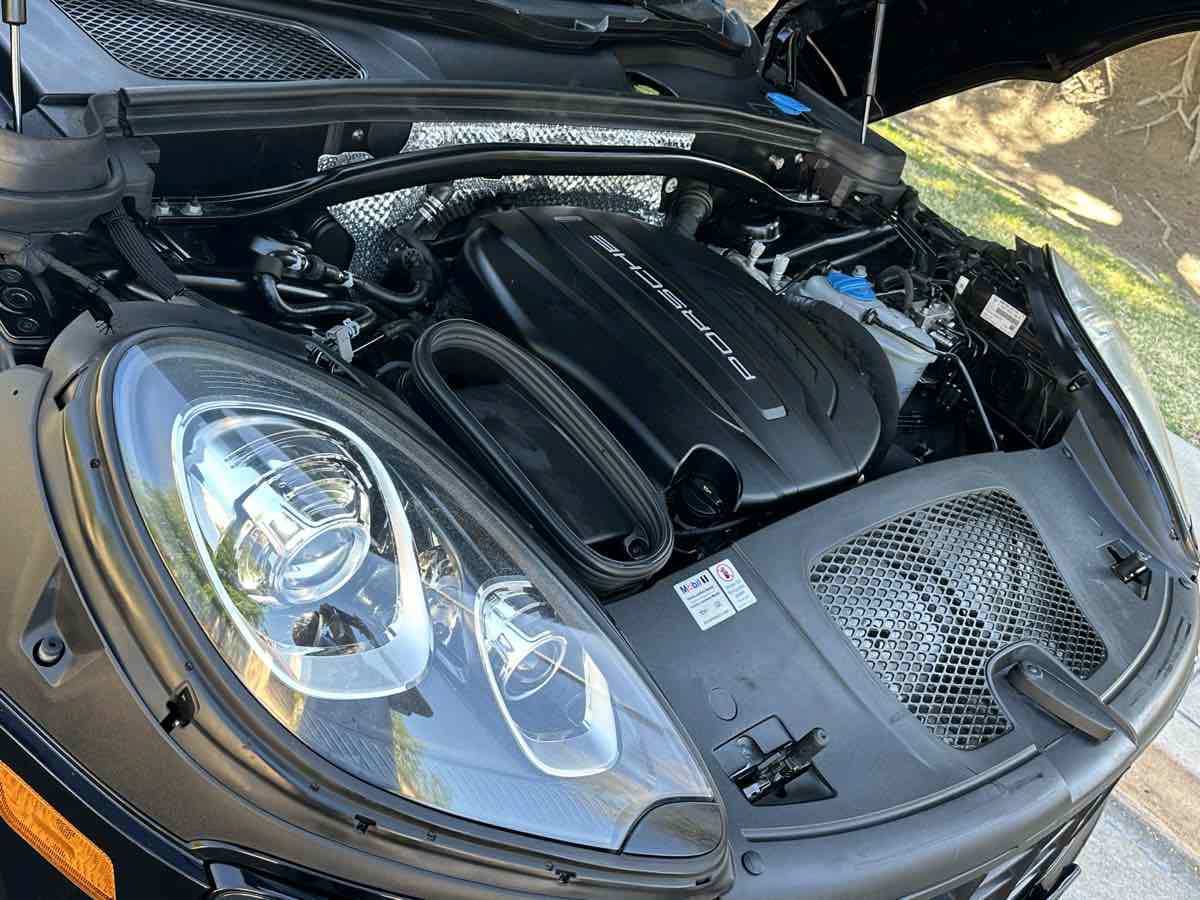 Used 2018 Porsche Macan AWD/4WD image 65