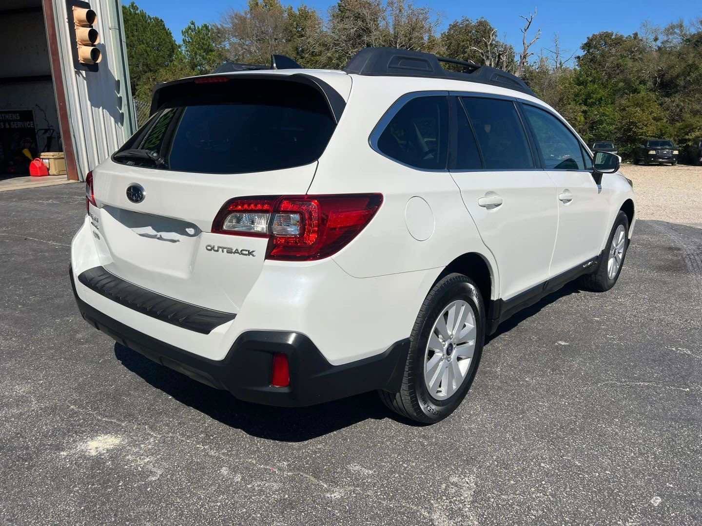 Used 2019 Subaru Outback 2.5i Premium w/ Popular Package #2 AWD/4WD image 5