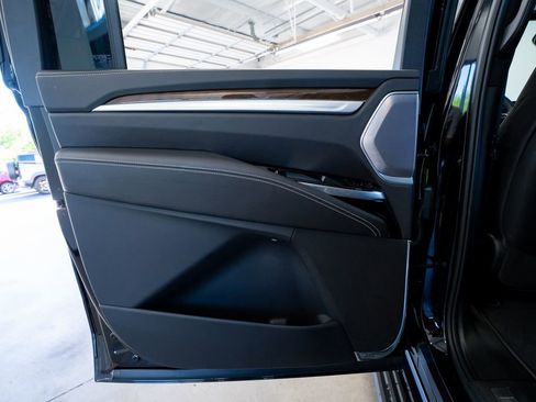 Used 2026 Cadillac Escalade ESV Platinum Sport w/ LPO, ONYX Package image 43