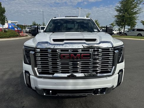 Used 2026 GMC Sierra 2500 Denali AWD/4WD image 3