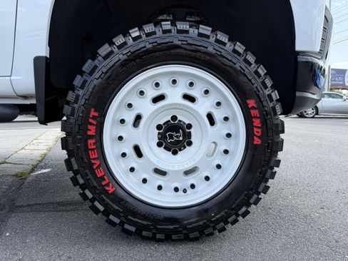 Used 2021 Chevrolet Silverado 1500 LT Trail Boss w/ Convenience Package II AWD/4WD image 44