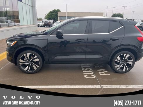 Used 2024 Volvo XC40 B5 Plus w/ Protection Package Premier AWD/4WD image 2