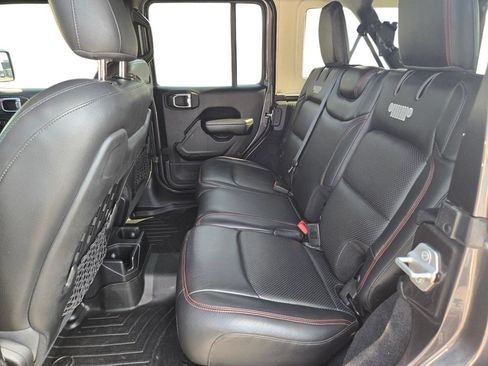 Used 2020 Jeep Wrangler Unlimited Rubicon w/ Dual Top Group AWD/4WD image 18