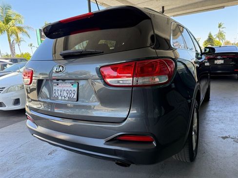 Used 2017 Kia Sorento FWD image 10