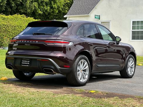 Certified 2025 Porsche Macan AWD/4WD image 8