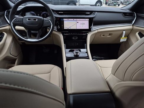 New 2026 Jeep Grand Cherokee L Limited w/ Luxury Tech Group II RWD image 17