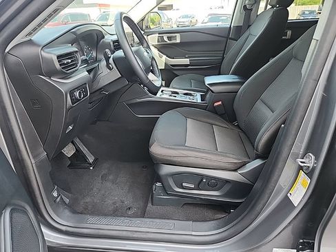 Used 2024 Ford Explorer XLT AWD/4WD image 30