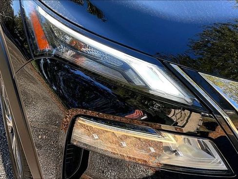 Used 2023 Nissan Rogue SV image 29