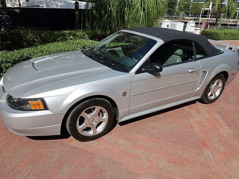 Used 2004 Ford Mustang Convertible image 27