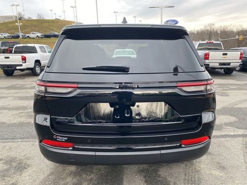 Used 2025 Jeep Grand Cherokee Altitude image 4