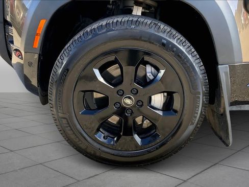 Used 2025 Land Rover Defender 110 X-Dynamic SE image 8