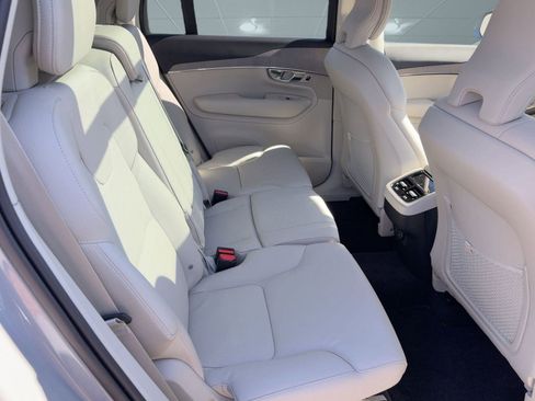 Used 2025 Volvo XC90 B5 Plus image 29