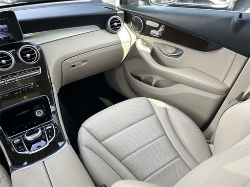 Used 2019 Mercedes-Benz GLC 300 4MATIC image 5
