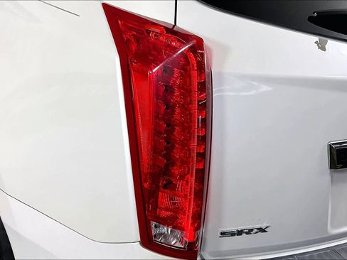 Used 2013 Cadillac SRX Luxury image 28