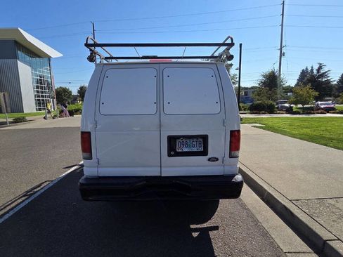 Used 2014 Ford E-250 and Econoline 250 w/ Power Group image 7
