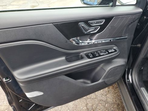 Certified 2022 Lincoln Corsair Standard w/ Equipment Group 101A image 10