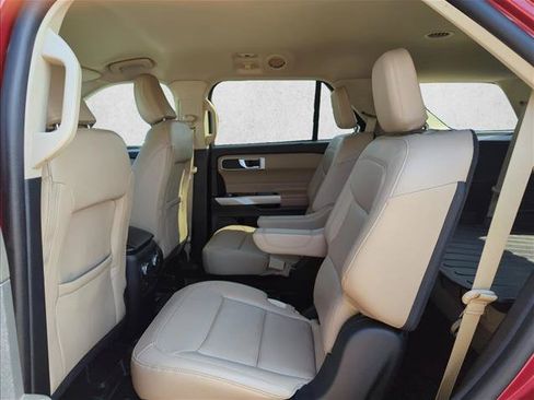 Used 2021 Ford Explorer XLT w/ Equipment Group 202A RWD image 18