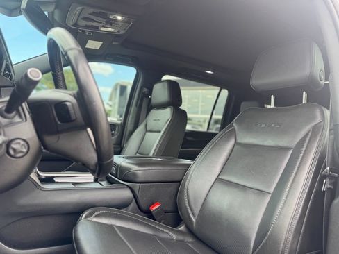 Used 2022 GMC Yukon XL Denali AWD/4WD image 17