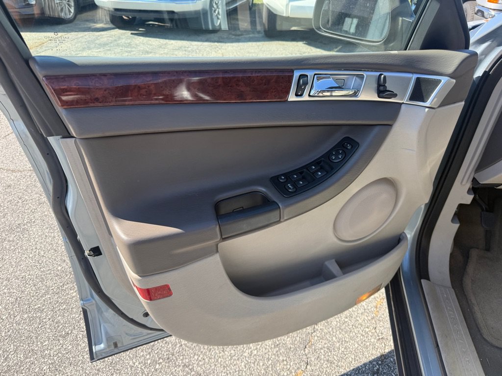 Used 2005 Chrysler Pacifica Touring FWD image 11