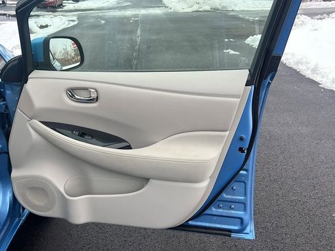 Used 2011 Nissan Leaf SL image 9