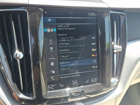 Used 2019 Volvo XC60 T5 Momentum w/ Multimedia Package AWD/4WD image 19