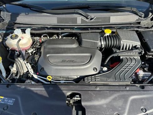 Used 2025 Chrysler Pacifica Limited FWD image 14