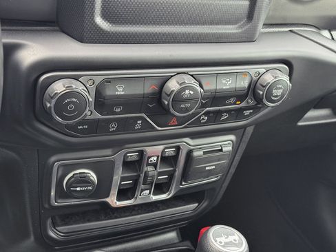 Used 2019 Jeep Wrangler Unlimited Sport S AWD/4WD image 22