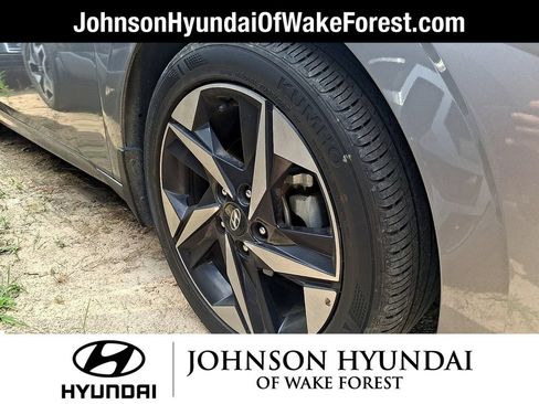 Used 2023 Hyundai Elantra Limited FWD image 4