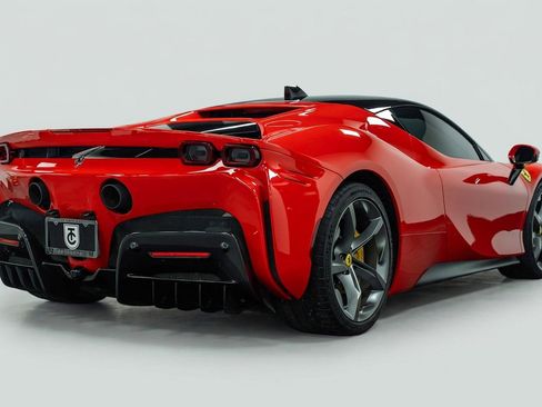 Used 2021 Ferrari SF90 Stradale Base image 3