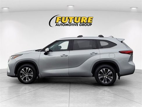 Used 2020 Toyota Highlander XLE image 8