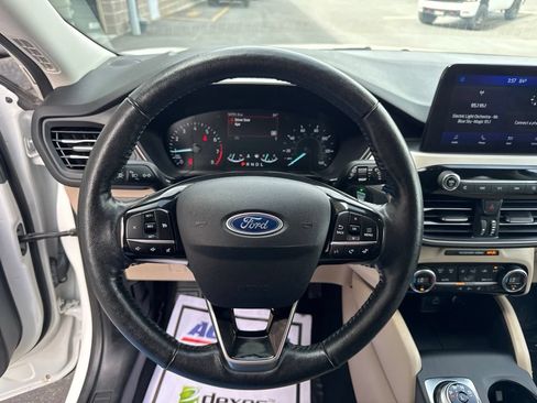 Used 2021 Ford Escape SEL AWD/4WD image 17
