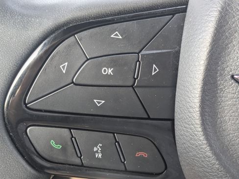 Used 2024 Chrysler Pacifica Touring FWD image 30